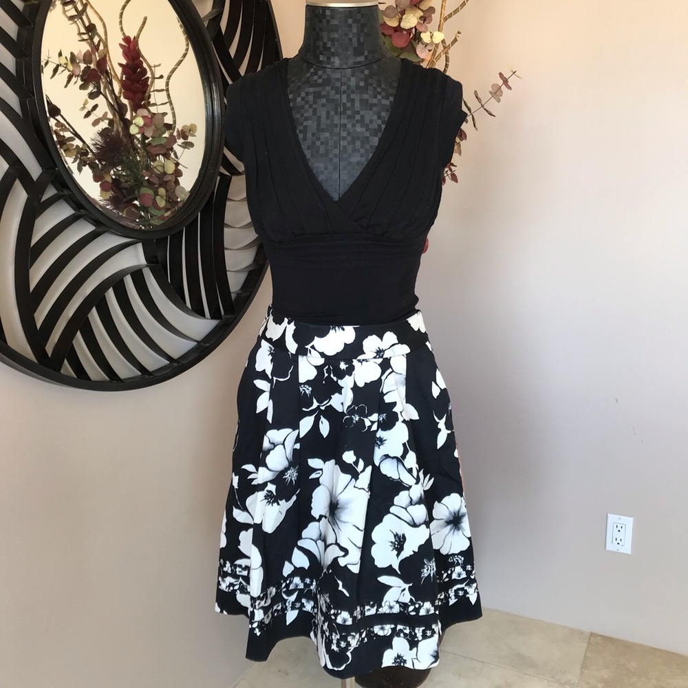White House/Black Market floral skirt